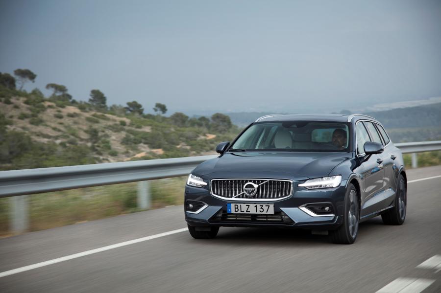  Volvo V60 D4 Inscription 2018 года  (WW) (фото 3 из 40)